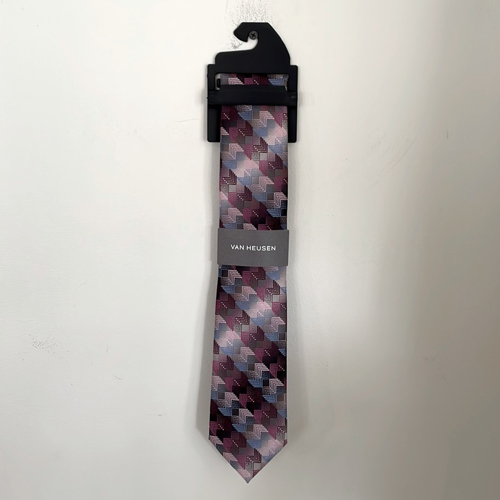 Men’s Designer Van Heusen Neck Tie Style 6V983108 NWT